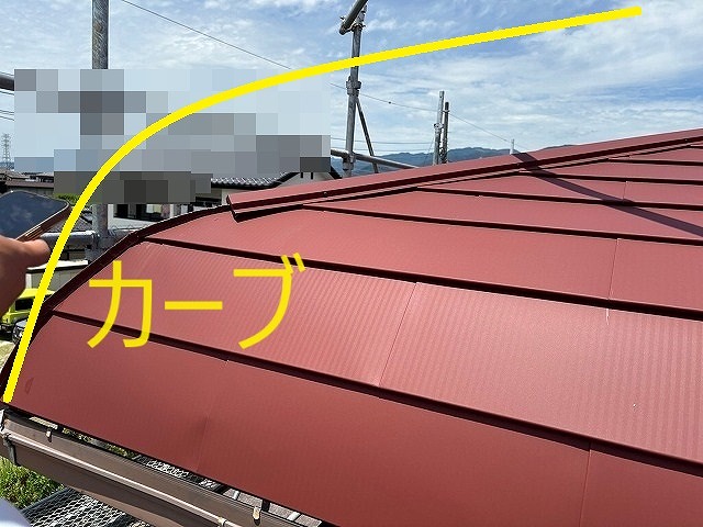 笛吹市でR屋根(かまぼこ屋根)カバー工法でGMルーフを横葺きで設置しました